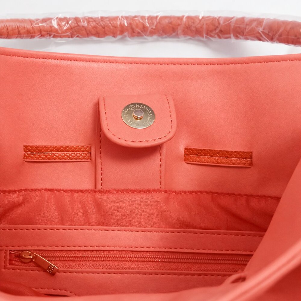 Gorgeous Vegan Leather Badgley Mischka Coral Shoulder Bag NWT - Picture 5 of 11